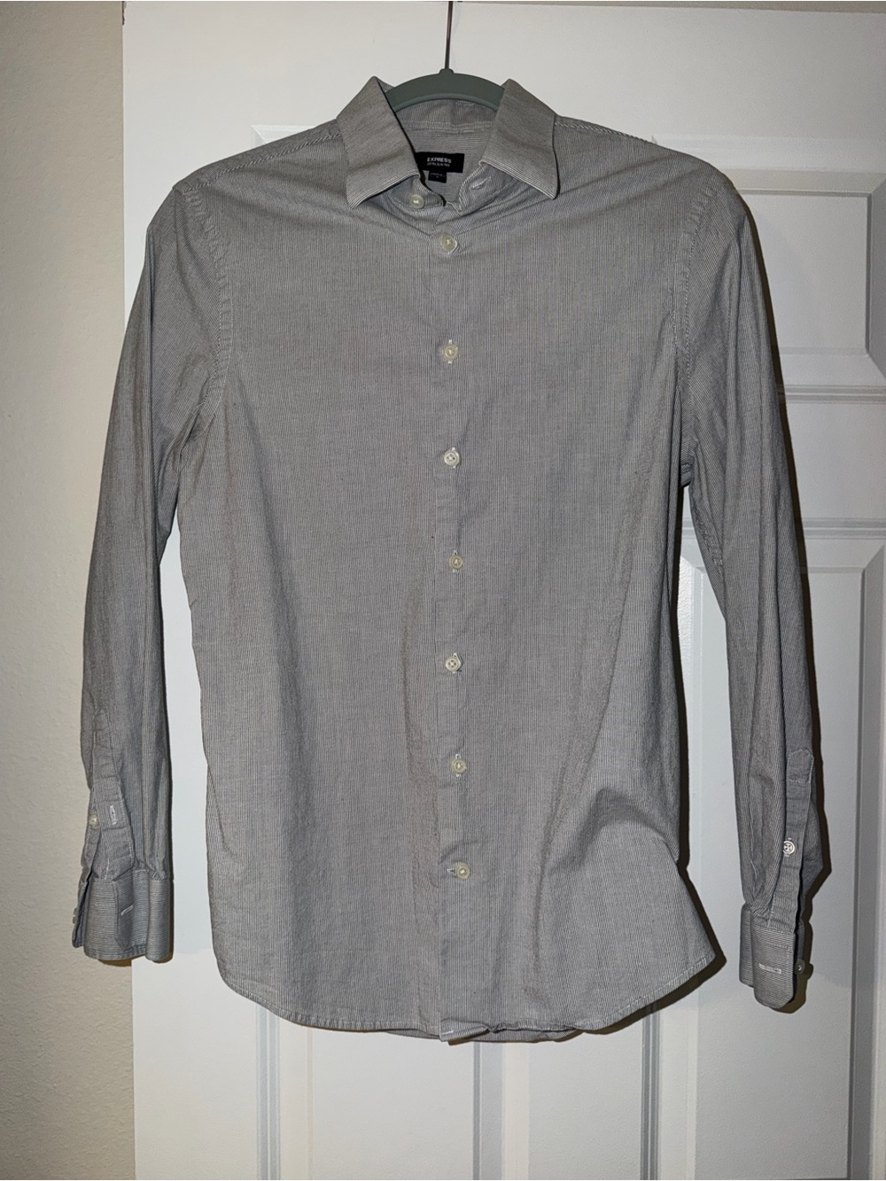 4 men’s botton up shirts